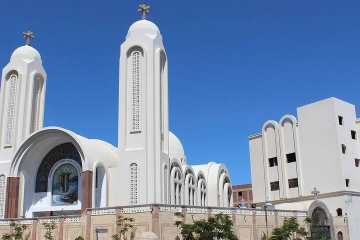 جولة خاصة في مدينة الغردقة: الجامع والسوق والحياة المحلية