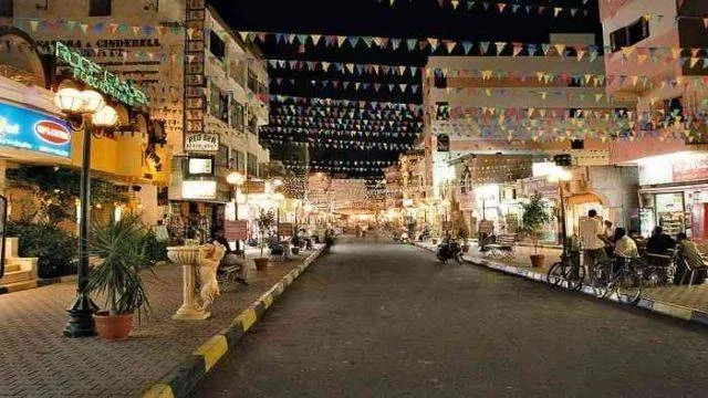 جولة خاصة في مدينة الغردقة: الجامع والسوق والحياة المحلية