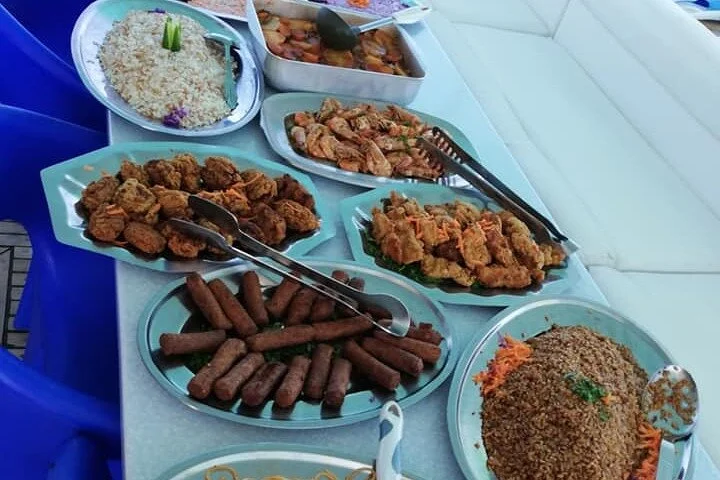 Escursione di un'intera giornata di snorkeling a Orange Bay Island a Hurghada con pranzo e attività acquatiche