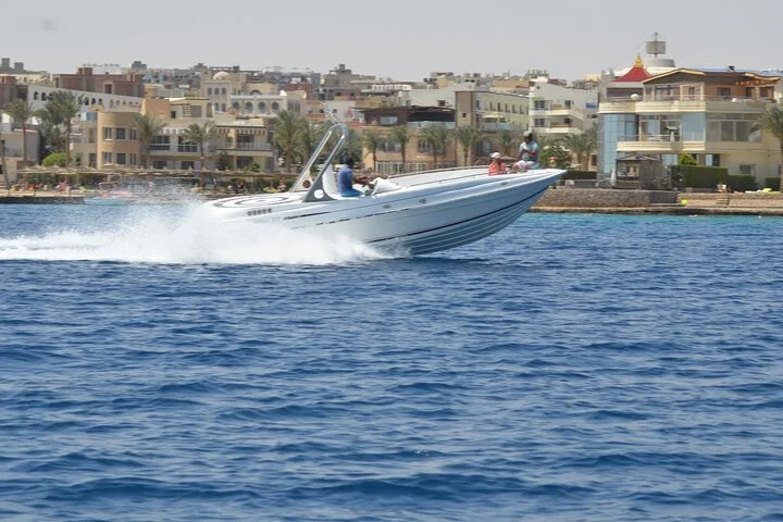 طيران الباراشوت فوق البحر الأحمر في الغردقة